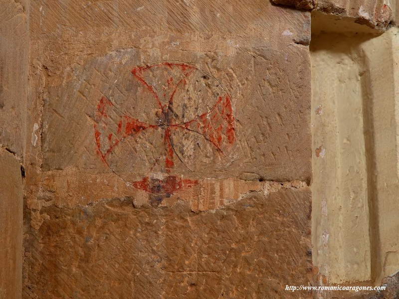 CRUZ DE CONSAGRACIÓN EN MURO SUR